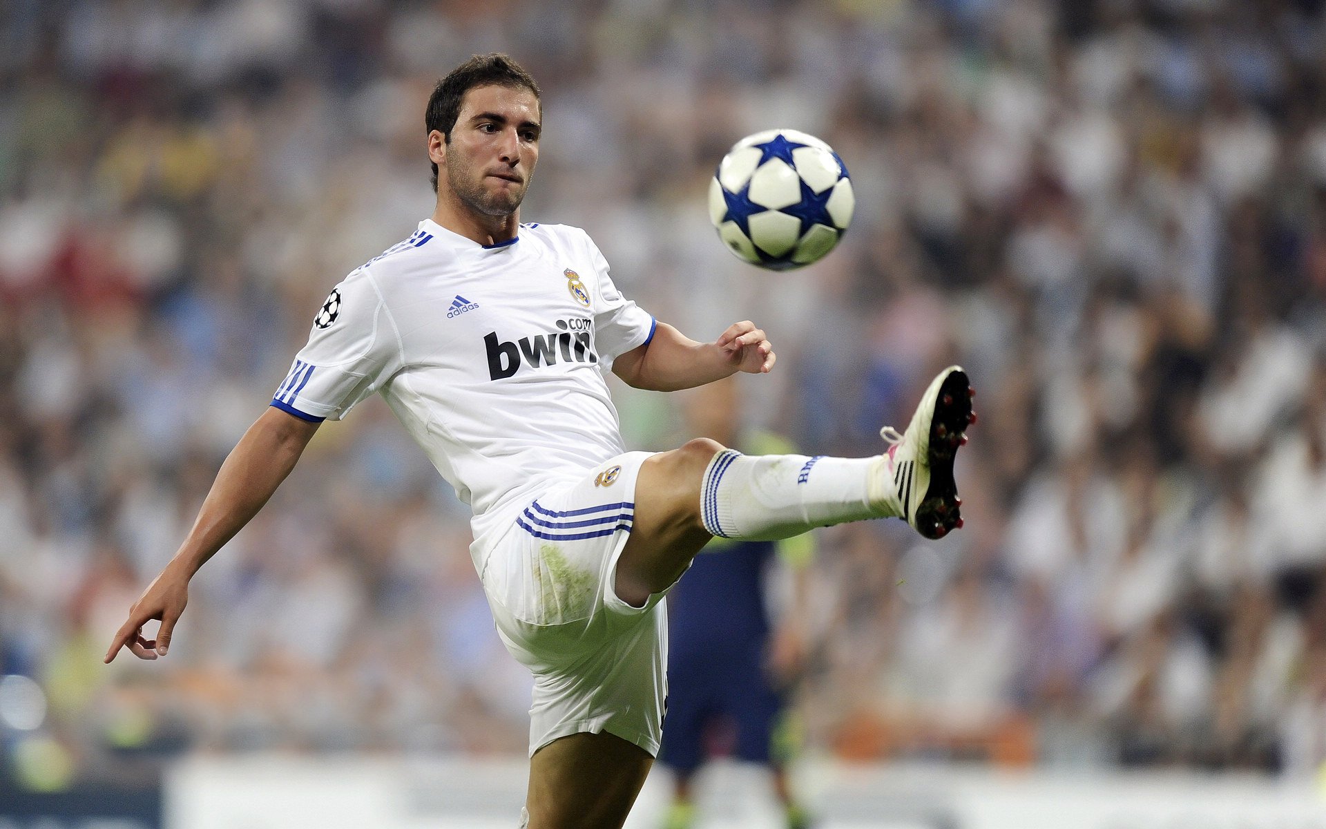 开云体育入口-法甲战术变化迅速，精彩配合引发观众热潮，法甲介绍